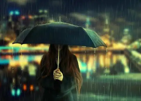 大雨天,一个人,一把伞,漫无目的行走在寂寥无人的马路上,听着雨滴拍打