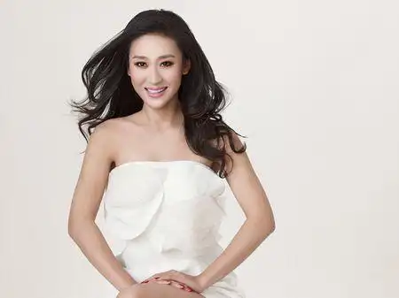 38岁苗圃近照曝光与罗晋分手嫁给大21岁老公生活过成这模样