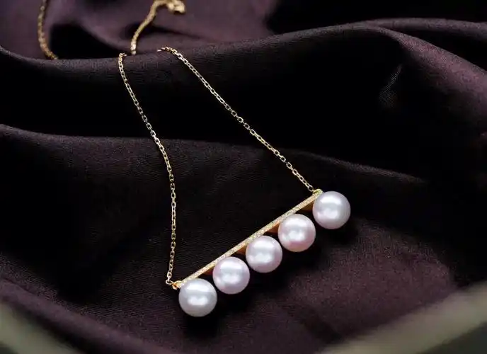 珍珠项链世间安得双全法不负如来不负卿