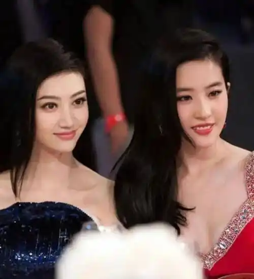 看了刘亦菲和景甜近照"对比",才知道什么是顶级的"骨相美"!