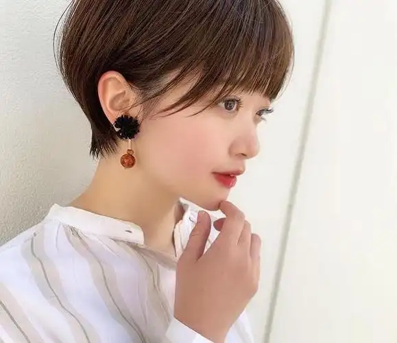 女人想要的发型无非这18款,减龄时尚显气质,越看越入迷|护肤品|面纱