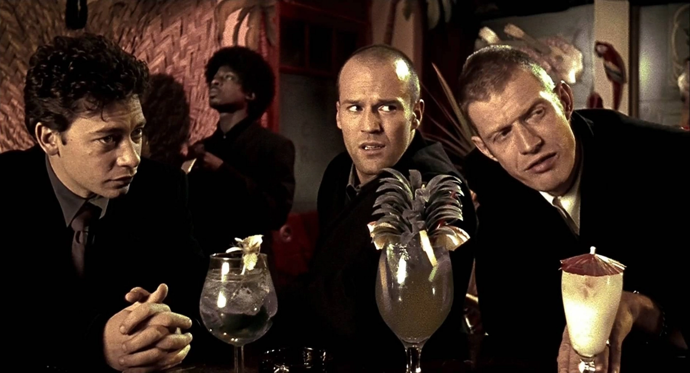 回顾那些黑色幽默电影,《两杆大烟枪》看完让人沉思!