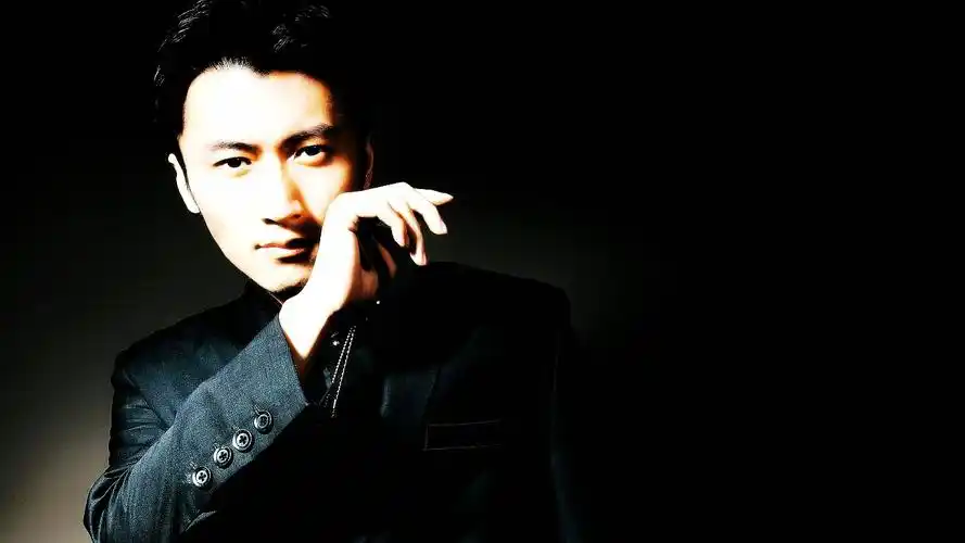 谢霆锋一组高清帅气壁纸图,网友:真是锋味十足_高清图集_新浪网