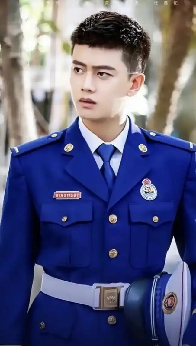 任嘉伦蓝焰突击 不变的永远都是消防救援的初心本色.《蓝焰突 - 兑趑