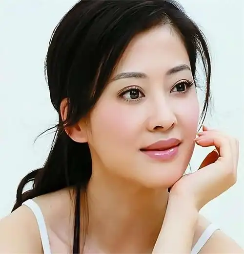 年轻时清纯动人,年纪大了越长越凶,这六位明星长了张不好惹的脸