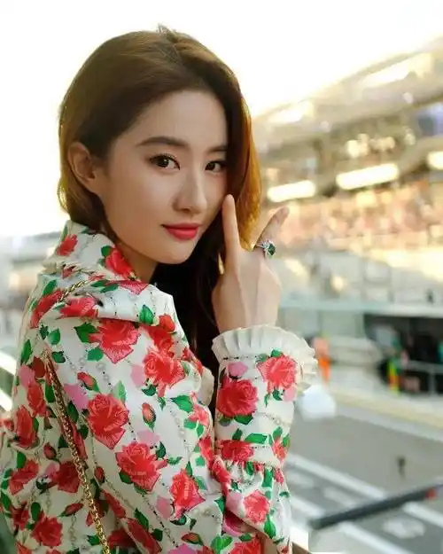 刘亦菲现场观战篮网vs骑士的比赛_不知道_1_nba