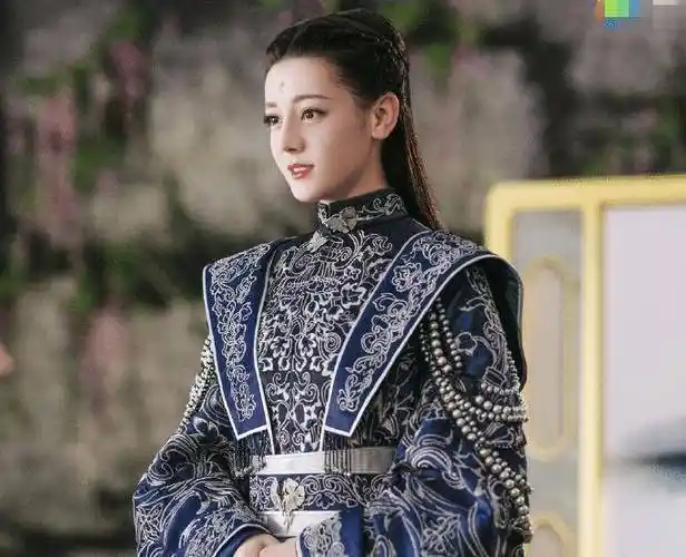 《枕上书》大婚造型,白浅vs凤九,一个仙气十足,一