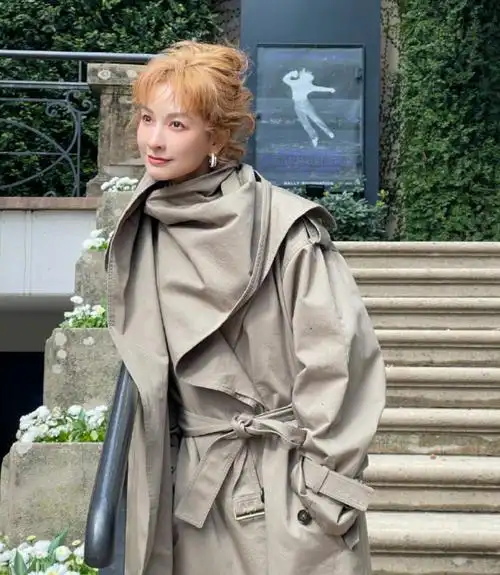 41岁吴昕又美到国外去了,穿中式上衣 半裙优雅又文艺,惊艳了整个米兰