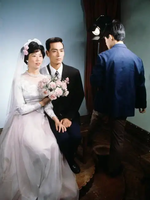 老镜头:80年代的影楼拍婚纱照,其中是否有你的记忆