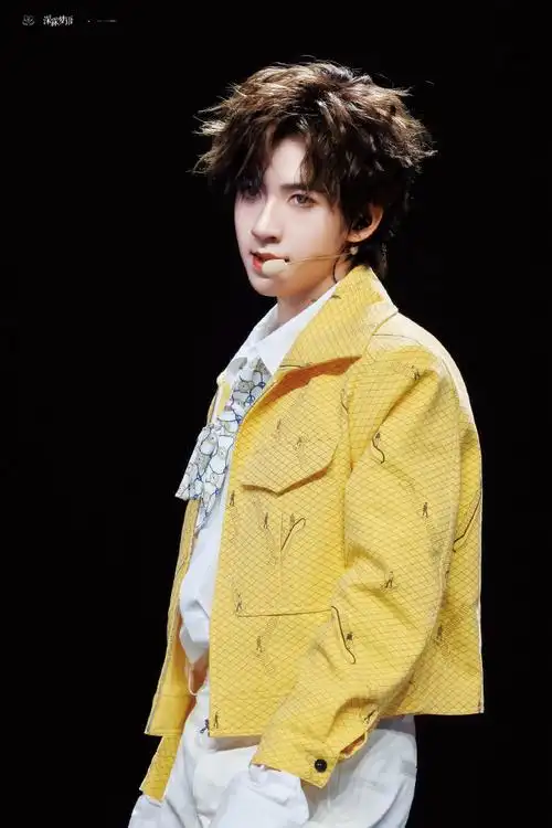 贺峻霖饭撒小天使##贺峻霖获中传奖学金##时代少年团叁重楼暨出道怂