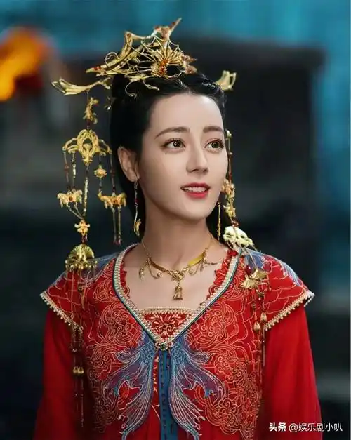 女明星的红衣古装造型,赵丽颖绝美,彭小苒惊艳,杨幂才是最合适