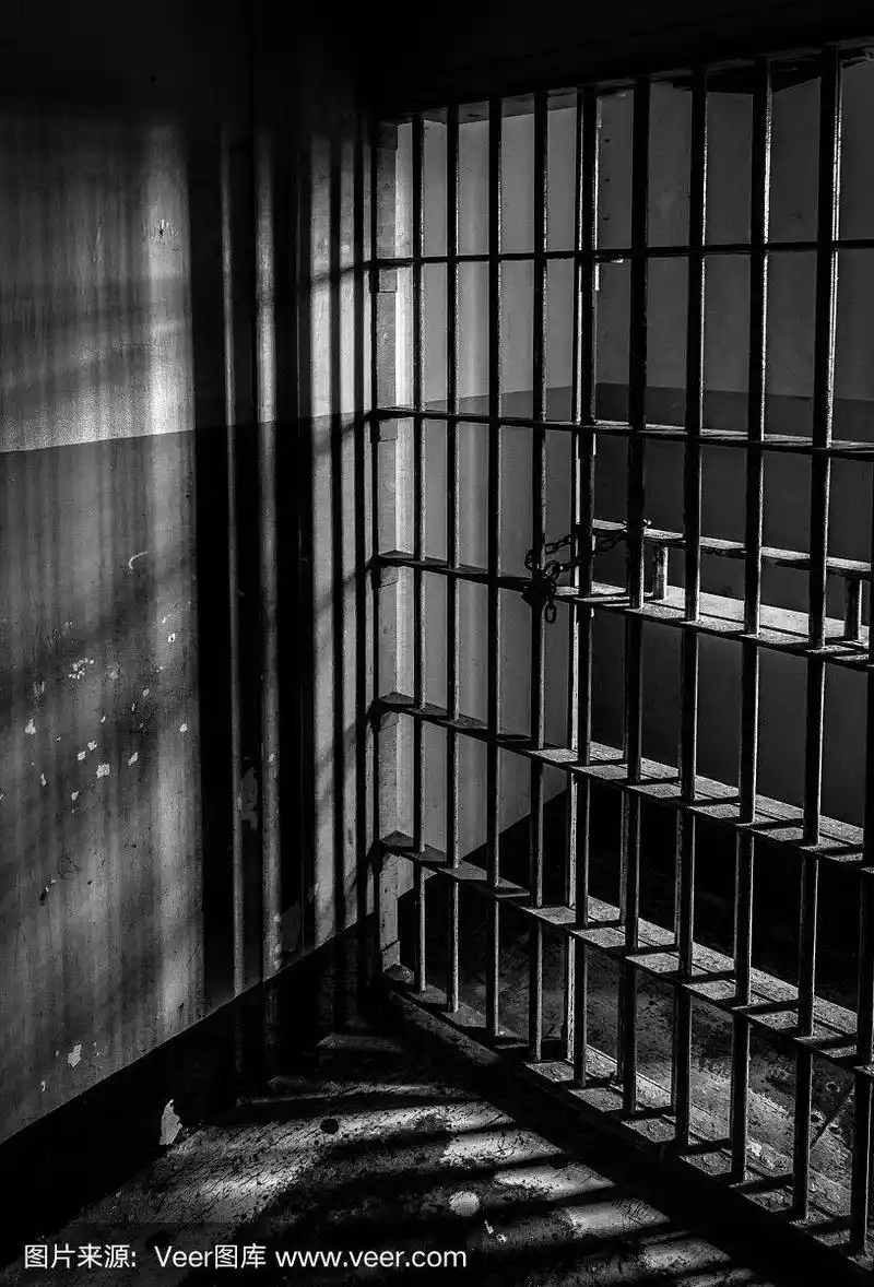 牢房里的酒吧