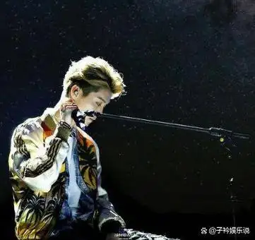 34岁鹿晗现身淄博略显发福发型拉低他的颜值他是中年发福