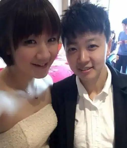 陈梦集训照片曝光皮肤白皙漂亮当伴娘穿抹胸装身材傲人高颜值