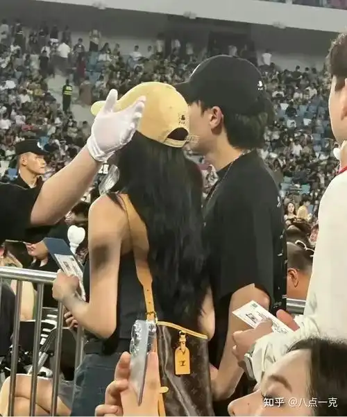 孙怡恋情曝光与00后海王搂在一块网友难怪被董子健扫地出门