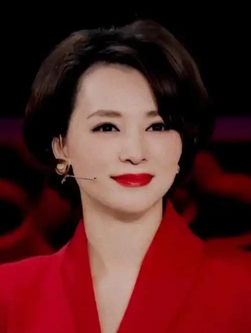 董卿含泪自诉:他若没抛弃我,也不会39岁成为俩孩子的后妈