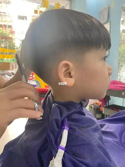 男宝翻车发型精神小伙