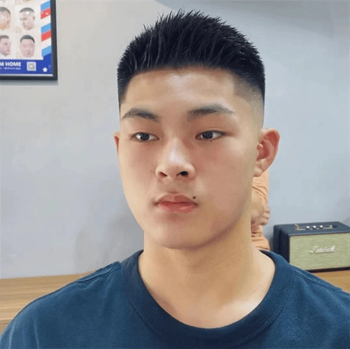 流行的男生短发推荐,帅气时髦的前刺发型,简单自然又大气