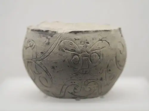 良渚文化刻划兽面纹灰陶罐吴中博物馆藏