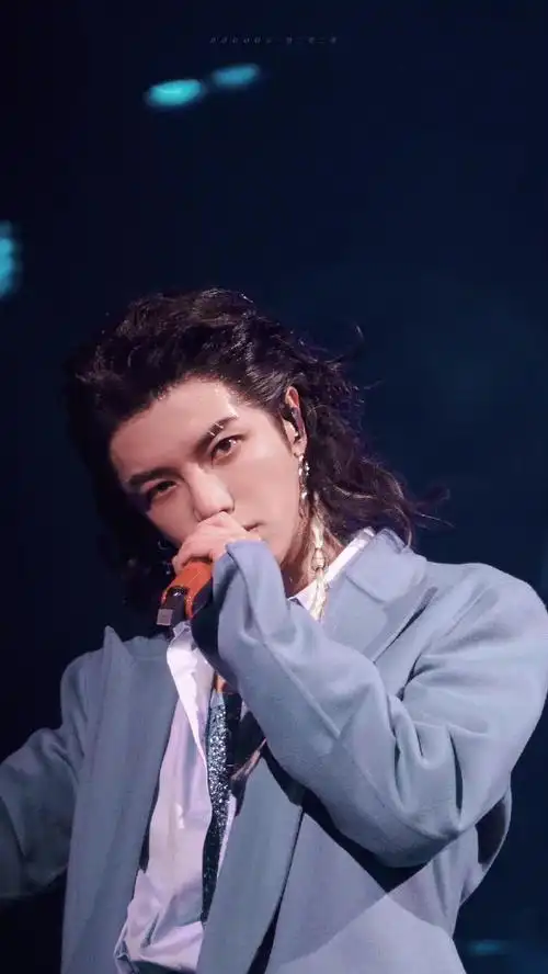 就这个**腰细身材好爽!  华晨宇花花hcy#华晨宇