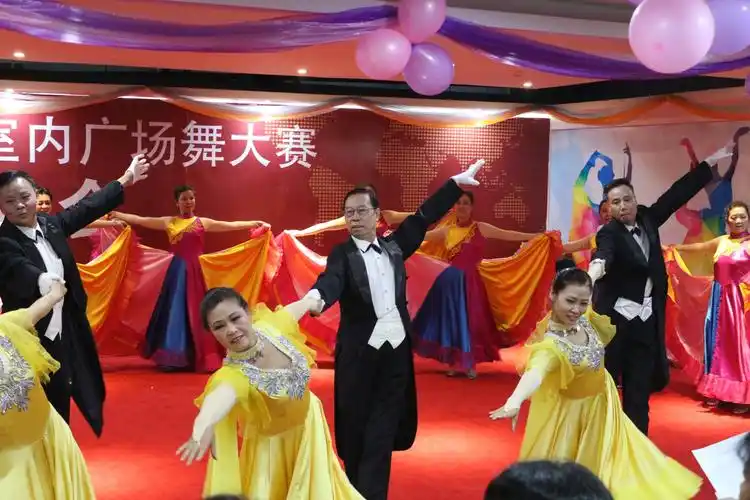 云南首届"彩斓杯"室内广场舞大赛启幕