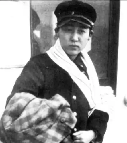 川岛芳子照片,图4和不良养父一起,图8伏法后被"曝尸"