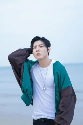 新晋导演高晓攀海边写真曝光自在奔跑画风清新