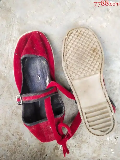 旧鞋女士一带布鞋白色塑料底红色绒面37码上海长征制鞋九厂双鸽牌
