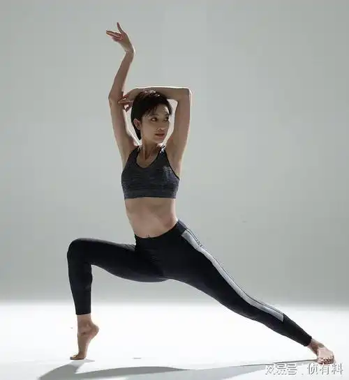 张俪棚拍瑜伽健身衣原素材底片高清无修复原生态生图