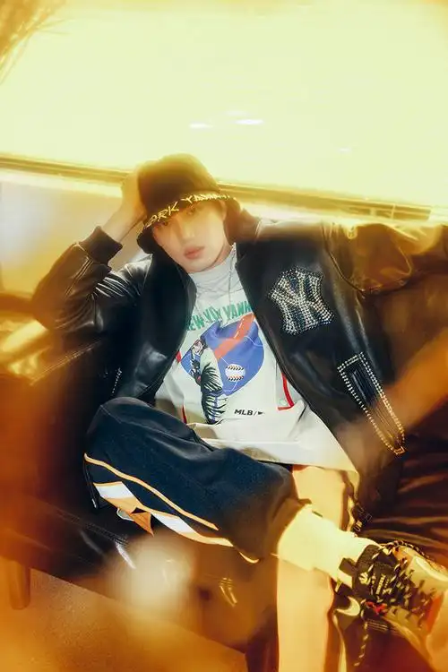 1/ 12 搜狐韩娱讯 韩国超人气男团exo成员kai金钟仁近日为某时尚服装