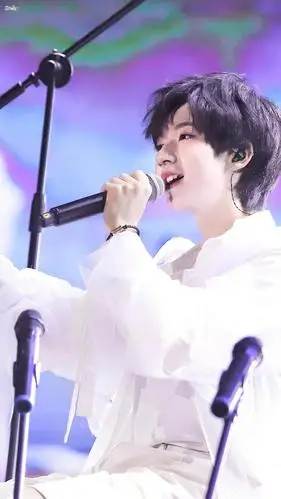 cx很喜欢贺峻霖笑的时候的样子