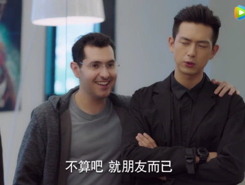 《亲爱的热爱的》大火,配角也上热搜,合伙人南威身份不简单!