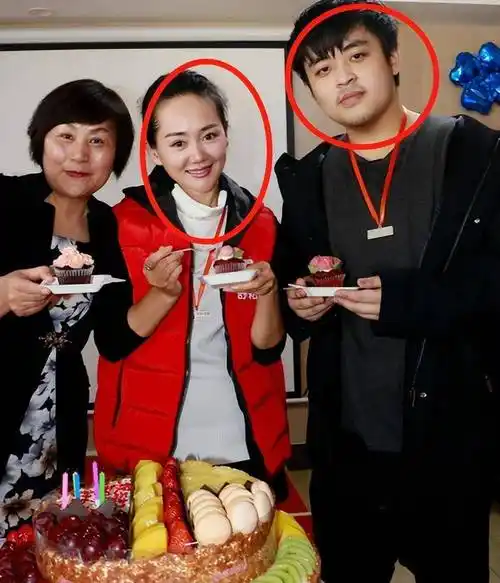 《平凡之路》开播:王志飞带儿子一起拍戏,演技如何?_王也_父亲_张歆艺