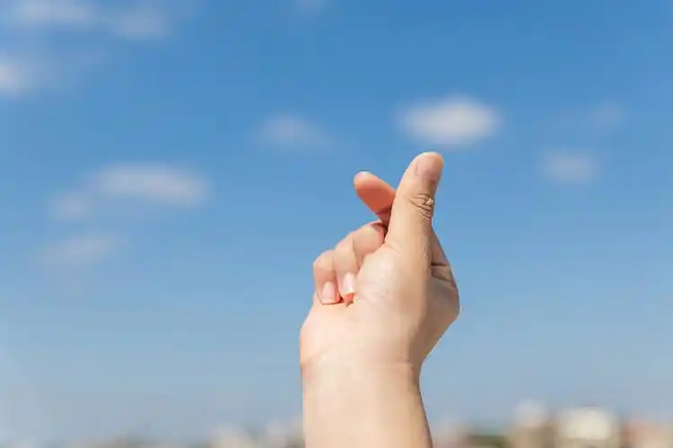 爱心手势手部特写图片下载