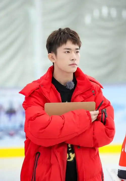 [tfboys][新闻]190209 易烊千玺恢宏小将志士之气,头发微染绝色帅气