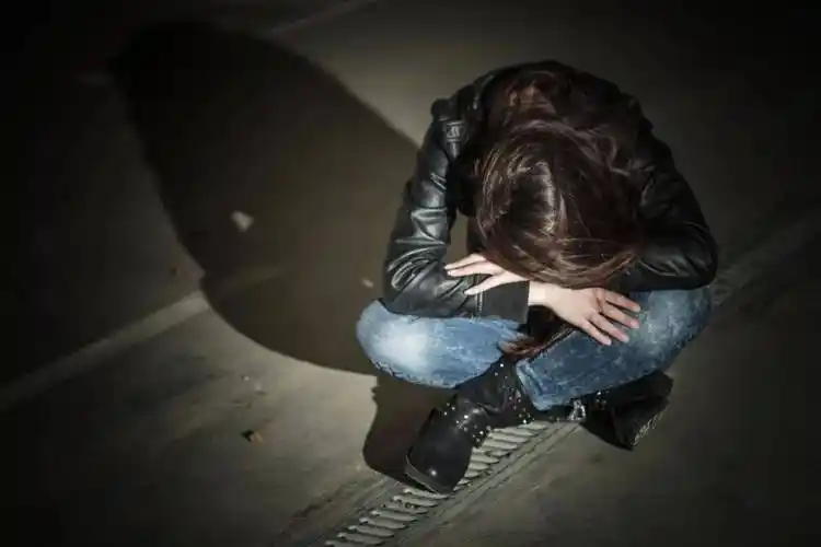 血迹斑斑20岁女孩3个月内6次自残住院背后原因令人心疼