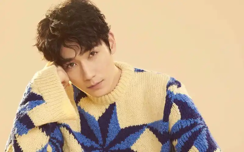 朱一龙温暖阳光高清桌面壁纸