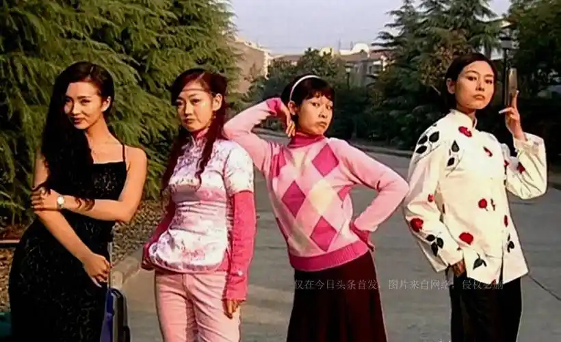 《粉红女郎》播出19年万人迷发福,哈妹皈依佛门,男人婆找到老公_生活_