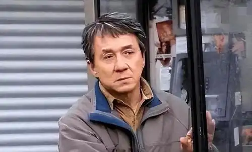 成龙图什么70岁仍坚持拍动作戏网友心疼何时退休