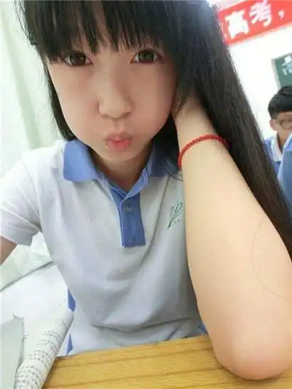 初中清纯校园穿校服的女生图片