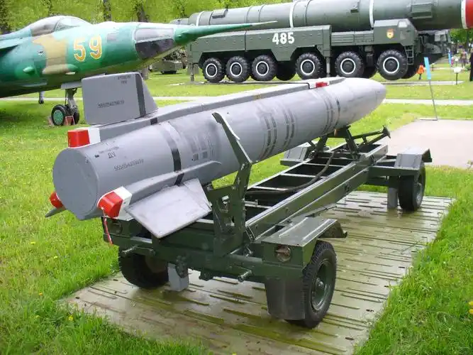 kh-15(北约代号as-16"kickback"(反冲/回扣))超音速短程攻击导弹