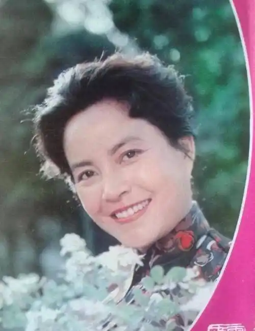 反串成名的王苏娅:从《五朵金花》到《战火中的青春》假小子高山