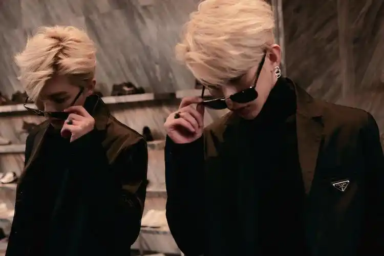 蔡徐坤最新时尚大片释出黑色这套真的绝了每个角度都恰到好处