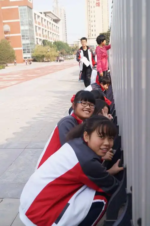 富平县实验中学校园卫生整理掠影