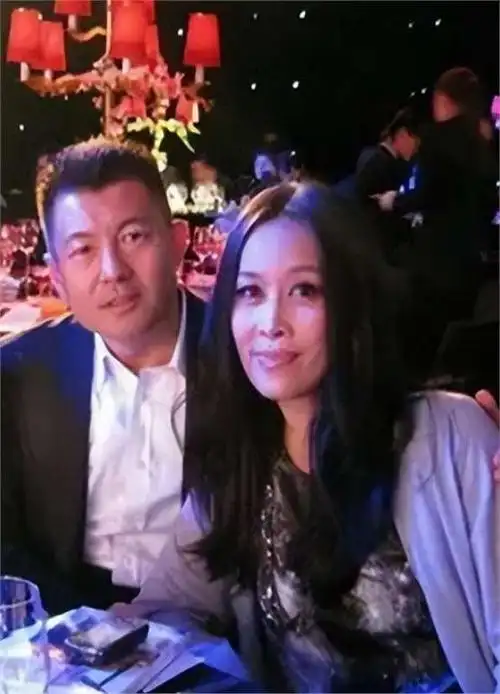 那英:和高峰分手后,带着儿子嫁给孟桐为妻,现在家庭美满