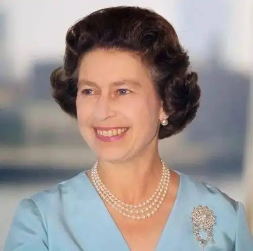 出席亲王葬礼的凯特王妃,戴上了婆婆和奶奶都戴过的珍珠项链