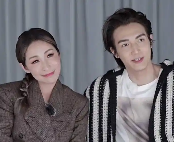 萧亚轩与黄皓疑复合,16岁的年龄差,姐姐的快乐不是谁都能有的_男友