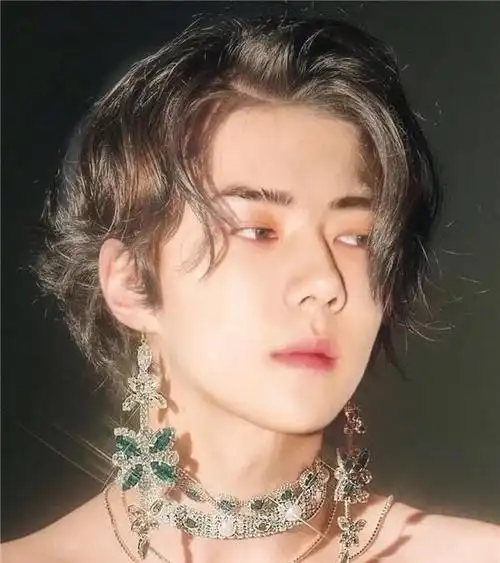 吴世勋上综艺露肩膀,又欲又撩的名品身材,脸蛋天才颜值回春