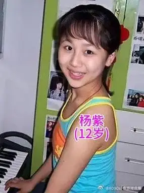 杨紫小时候弹钢琴的照片_手机新浪网