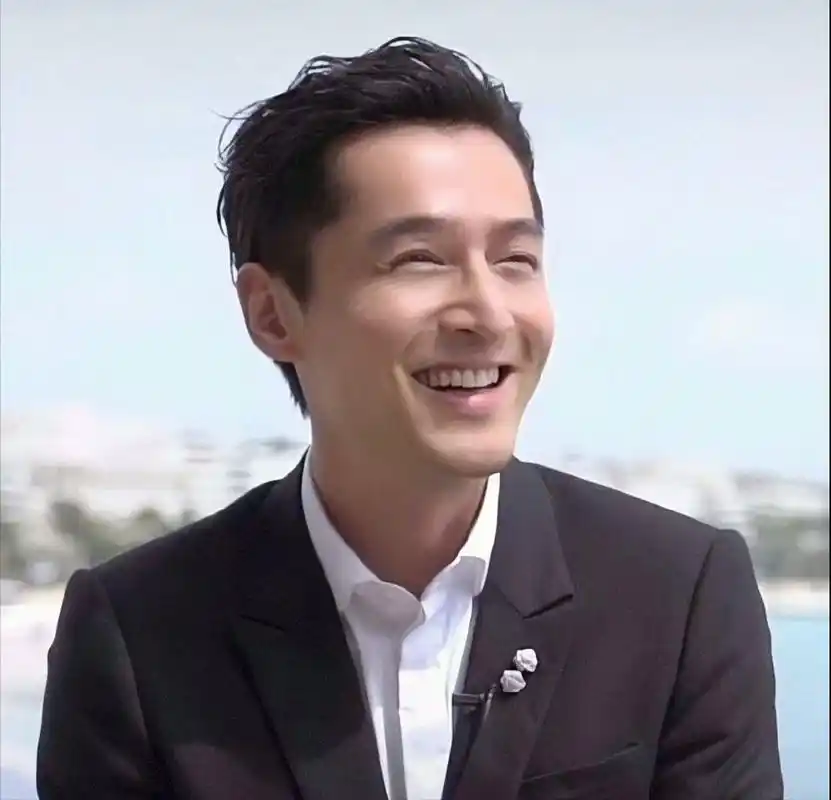 觉得挺合适的,古巨基不是也娶了助理很幸福吗?